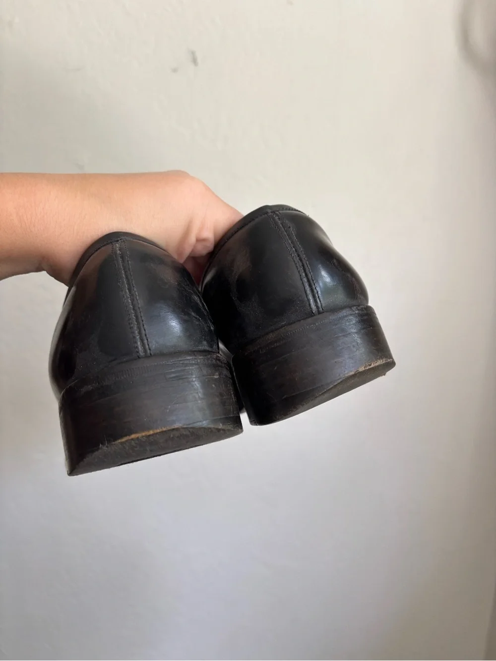 Gucci Black Leather Loafers with Silver-Tone Bar